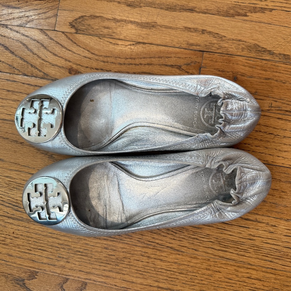 TORY BURCH BALLET FLAT -SILVER/METALLIC